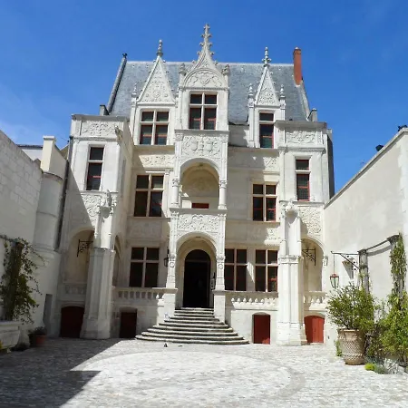 Апартаменты De La Tour De Guise 2 *