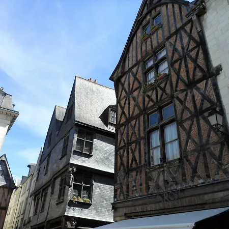 De La Tour De Guise 2 *
