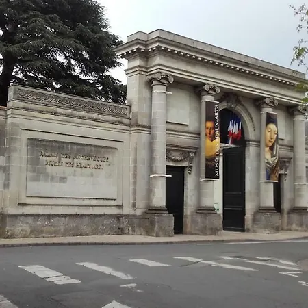 Апартаменты De La Tour De Guise 2 *